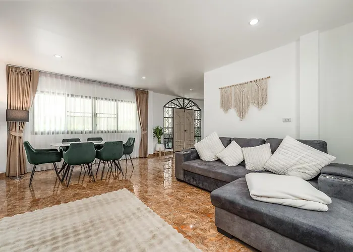 Nai Harn Beach Villa 2 Bdr